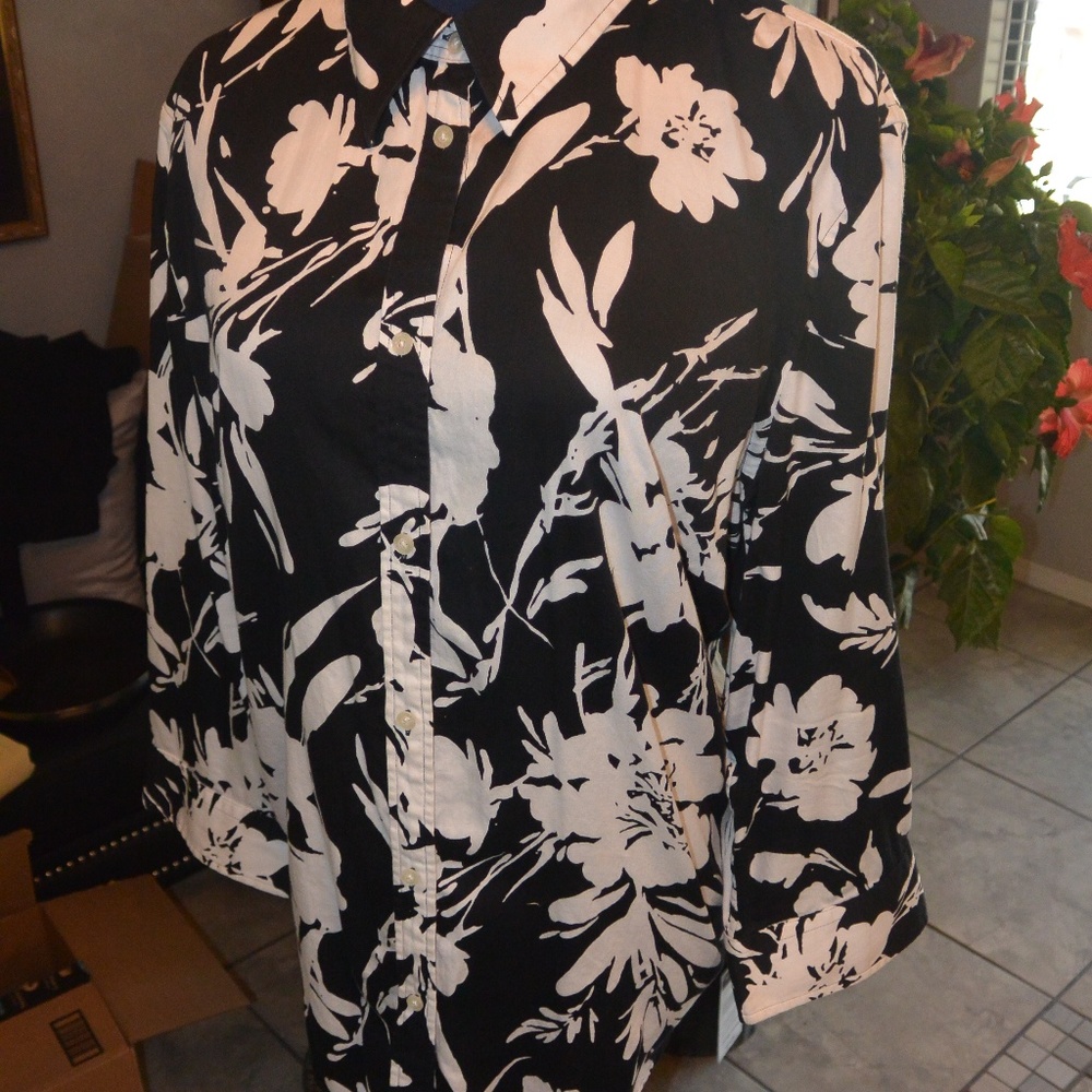 Chaps Black/White Floral Button Down Top